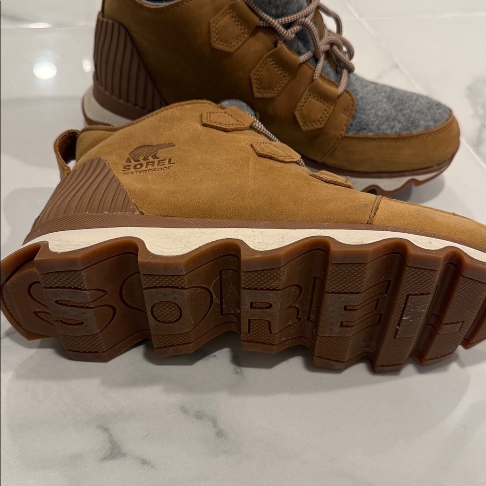 Sorel Tan and Gray women’s Boots - Picture 2 of 3